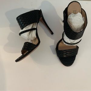 Black snake embossed pumps